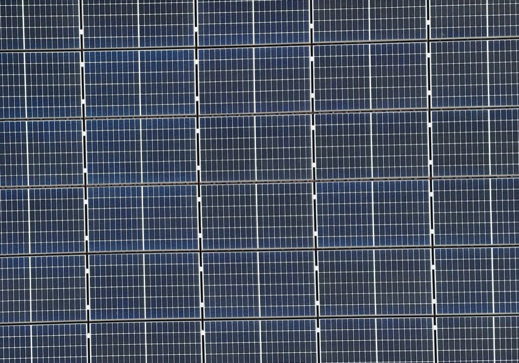 Photovoltaik auf einem Trapezblechdach et infra Nürberg